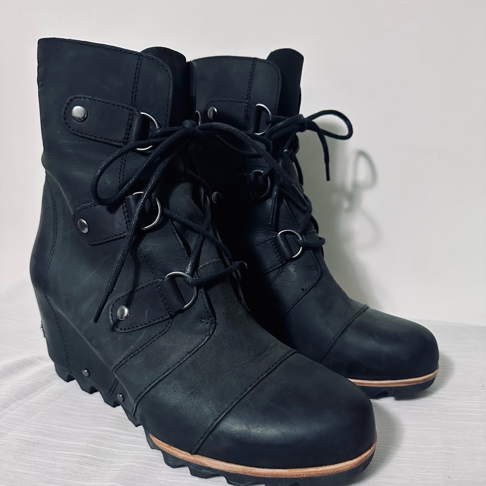 Sorel Joan of Arctic leather Wedge Boot
Worn twice.
Like new.